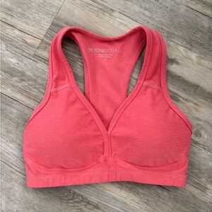 Beyond Yoga Women's pink Sports Bra size small